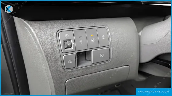 HYUNDAI STARIA 4WD LOUNGE 9-SEATER