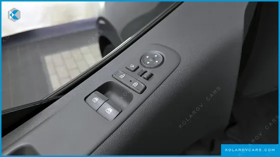 HYUNDAI STARIA 4WD LOUNGE 9-SEATER