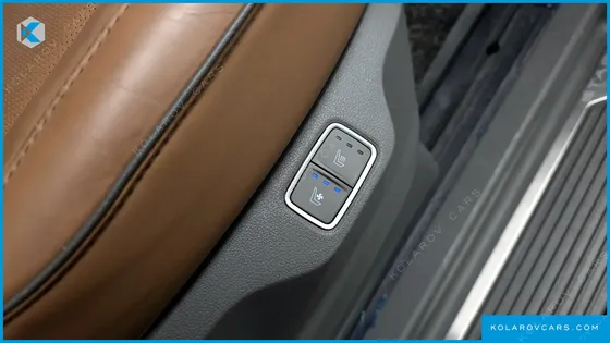 HYUNDAI STARIA 4WD LOUNGE 9-SEATER
