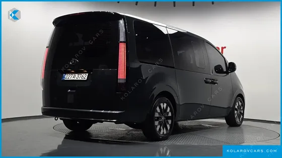 HYUNDAI STARIA LOUNGE 9-SEATER