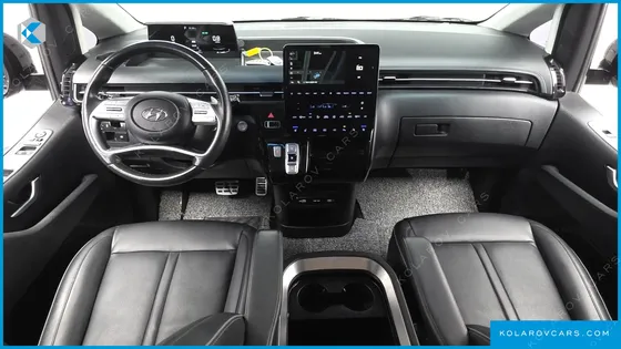 HYUNDAI STARIA LOUNGE 9-SEATER