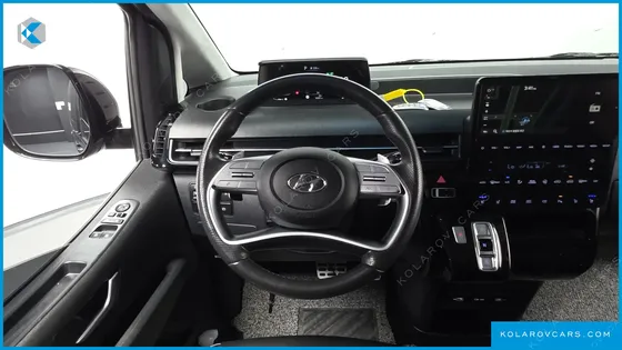 HYUNDAI STARIA LOUNGE 9-SEATER