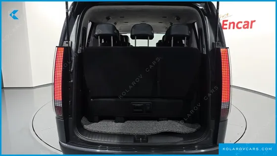 HYUNDAI STARIA LOUNGE 9-SEATER