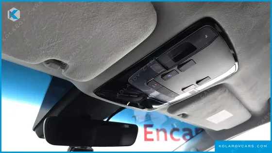 HYUNDAI STARIA LOUNGE 9-SEATER