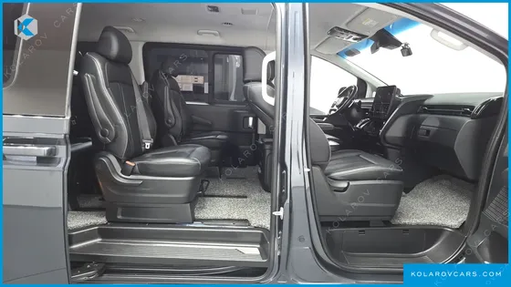 HYUNDAI STARIA LOUNGE 9-SEATER