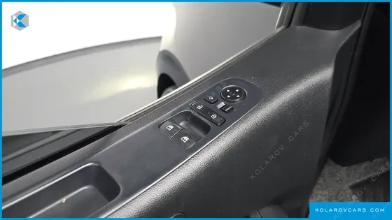 HYUNDAI STARIA LOUNGE 9-SEATER