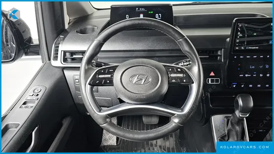 HYUNDAI STARIA CARGO 5-SEATER