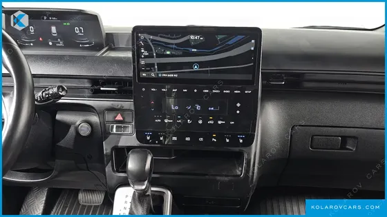 HYUNDAI STARIA CARGO 5-SEATER