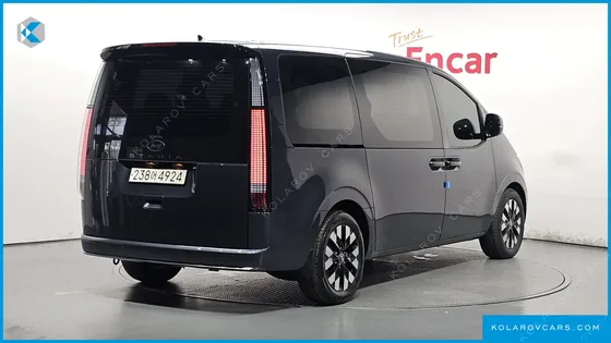 HYUNDAI STARIA LOUNGE 9-SEATER
