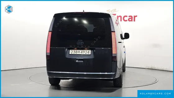 HYUNDAI STARIA LOUNGE 9-SEATER