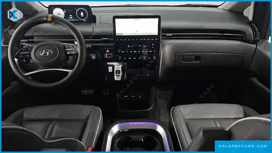 HYUNDAI STARIA LOUNGE 9-SEATER