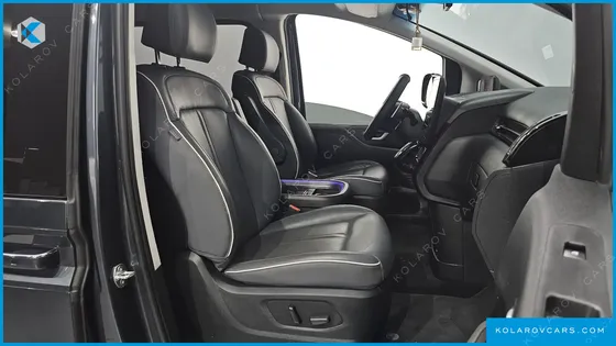 HYUNDAI STARIA LOUNGE 9-SEATER