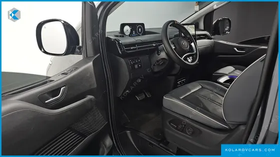 HYUNDAI STARIA LOUNGE 9-SEATER