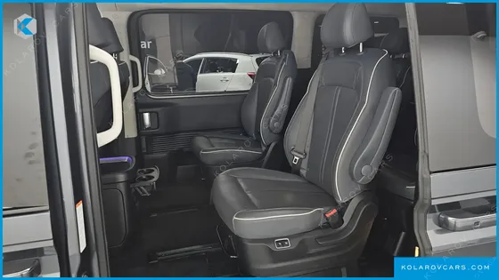 HYUNDAI STARIA LOUNGE 9-SEATER
