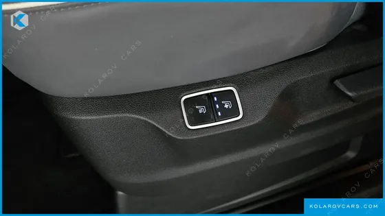 HYUNDAI STARIA LOUNGE 9-SEATER