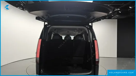 HYUNDAI STARIA LOUNGE 9-SEATER