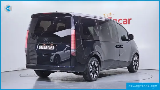 HYUNDAI STARIA 4WD LOUNGE 7-SEATER