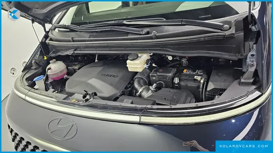 HYUNDAI STARIA 4WD LOUNGE 7-SEATER