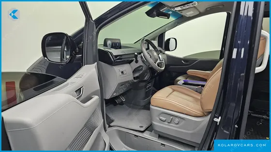 HYUNDAI STARIA 4WD LOUNGE 7-SEATER