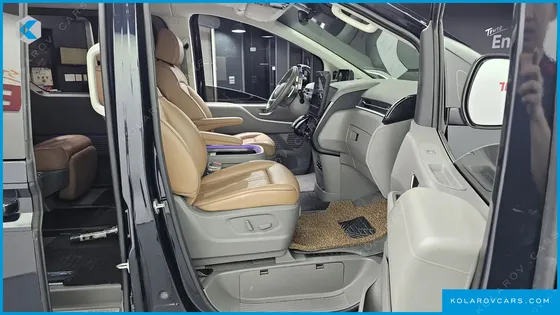HYUNDAI STARIA 4WD LOUNGE 7-SEATER