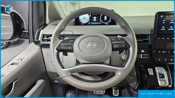 HYUNDAI STARIA 4WD LOUNGE 7-SEATER
