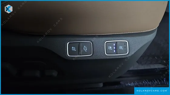 HYUNDAI STARIA 4WD LOUNGE 7-SEATER