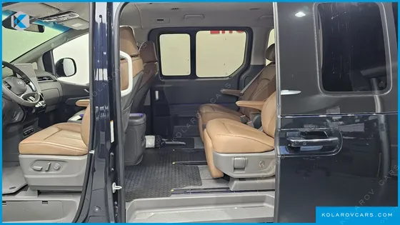 HYUNDAI STARIA 4WD LOUNGE 7-SEATER
