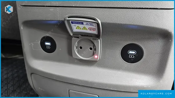 HYUNDAI STARIA 4WD LOUNGE 7-SEATER