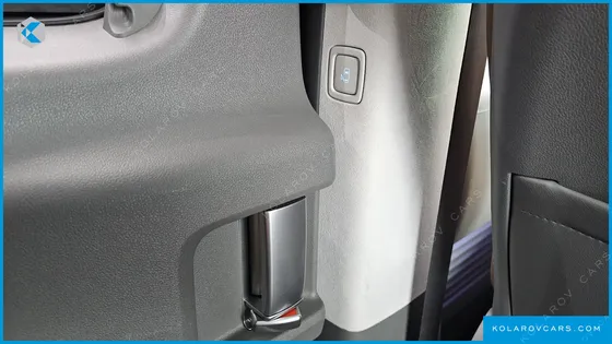 HYUNDAI STARIA 4WD LOUNGE 7-SEATER