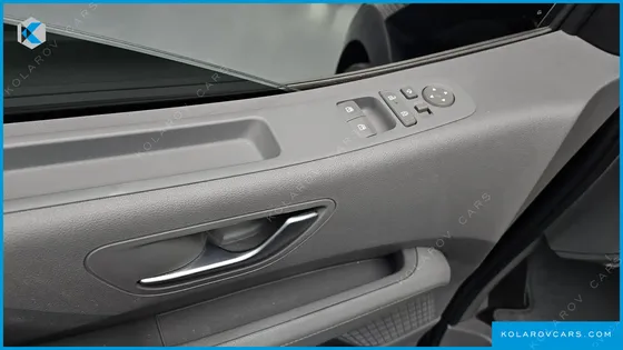 HYUNDAI STARIA 4WD LOUNGE 7-SEATER