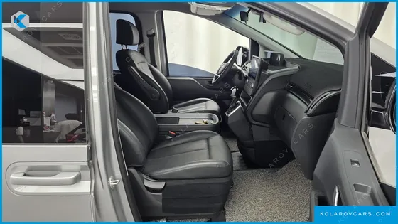 HYUNDAI STARIA CARGO 5-SEATER