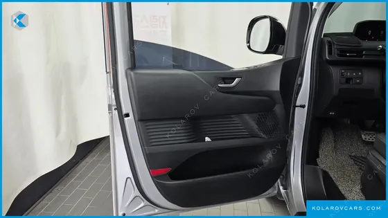 HYUNDAI STARIA CARGO 5-SEATER