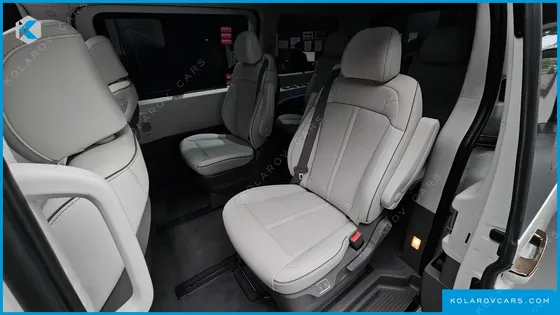 HYUNDAI STARIA HEV 1.6 LOUNGE 9-SEATER