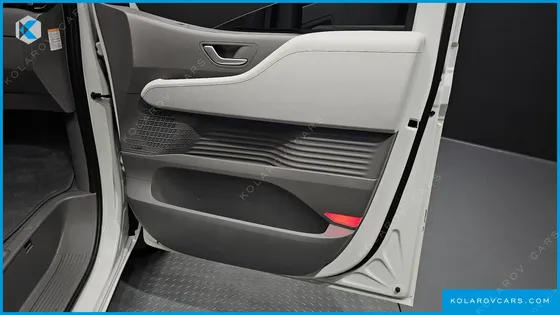 HYUNDAI STARIA HEV 1.6 LOUNGE 9-SEATER