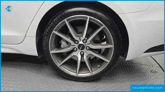 GENESIS G70 GASOLINE 2.5T 4WD