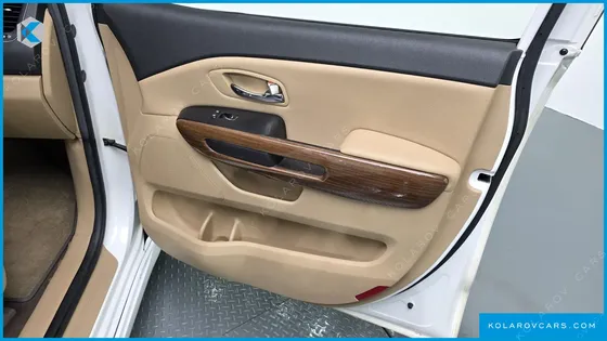 KIA CARNIVAL 9-SEATER HI-LIMOUSINE