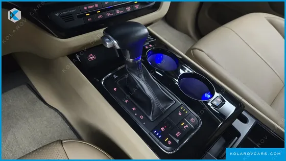KIA CARNIVAL 7-SEATER HI-LIMOUSINE