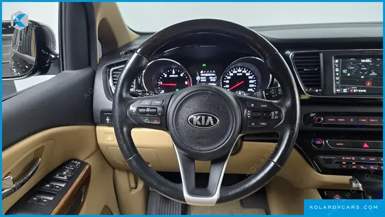 KIA CARNIVAL 7-SEATER HI-LIMOUSINE
