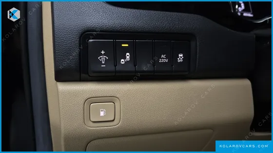KIA CARNIVAL 7-SEATER HI-LIMOUSINE
