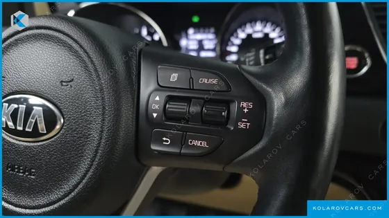 KIA CARNIVAL 7-SEATER HI-LIMOUSINE