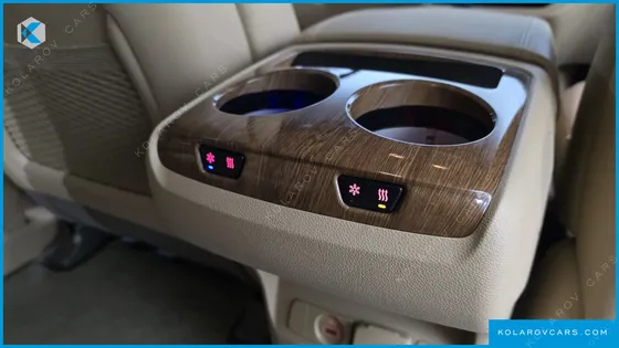 KIA CARNIVAL 7-SEATER HI-LIMOUSINE