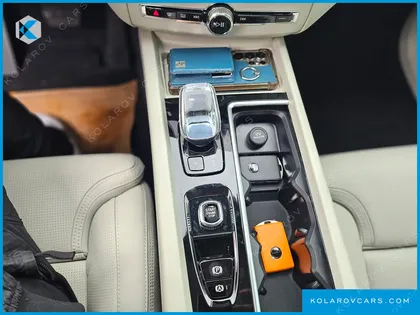 VOLVO XC60 T8 ULTRA BRIGHT