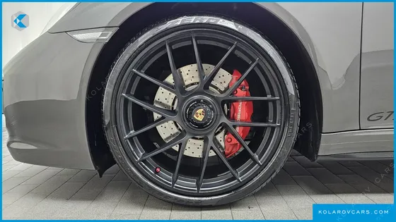 PORSCHE 911 CARRERA 4 GTS CABRIOLET