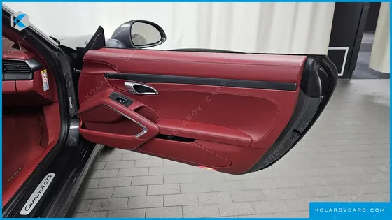 PORSCHE 911 CARRERA 4 GTS CABRIOLET