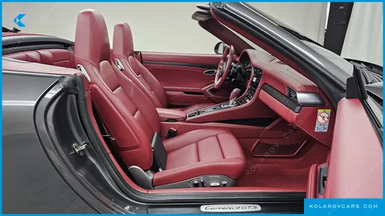 PORSCHE 911 CARRERA 4 GTS CABRIOLET