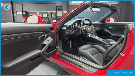PORSCHE 911 CARRERA 4 GTS CABRIOLET