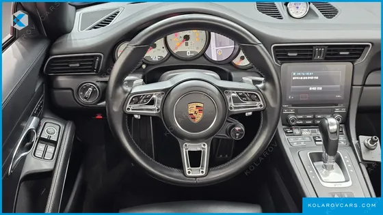 PORSCHE 911 CARRERA 4 GTS CABRIOLET