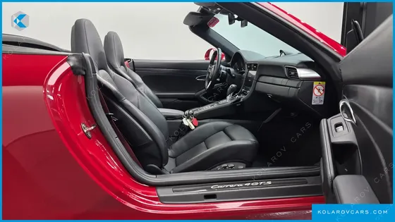 PORSCHE 911 CARRERA 4 GTS CABRIOLET
