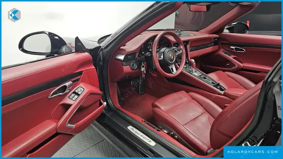 PORSCHE 911 TARGA 4 GTS