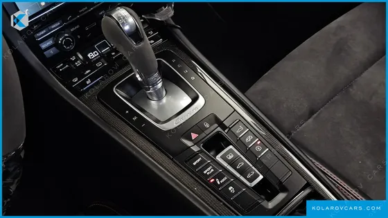 PORSCHE 911 CARRERA 4 GTS